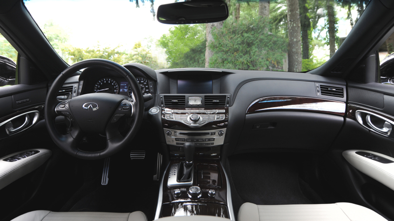 Illustration for article titled The Infiniti Q70 Is A Big Yacht That Is Still Better Than You Think